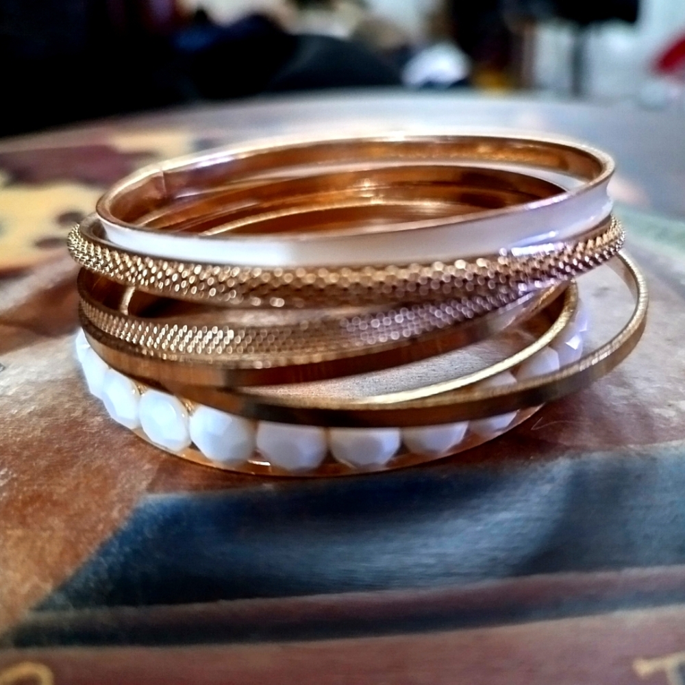 Set of 6 bracelets